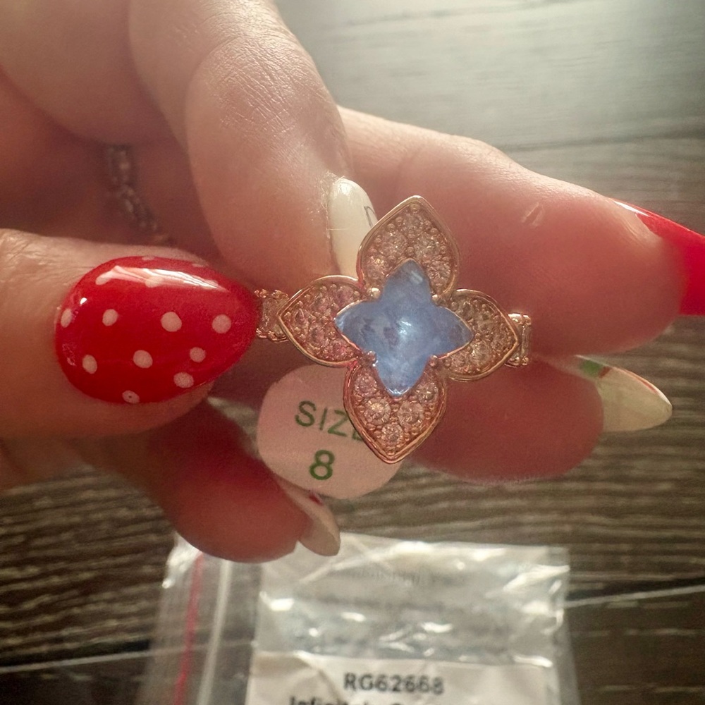 Clover ring on Rose Gold
